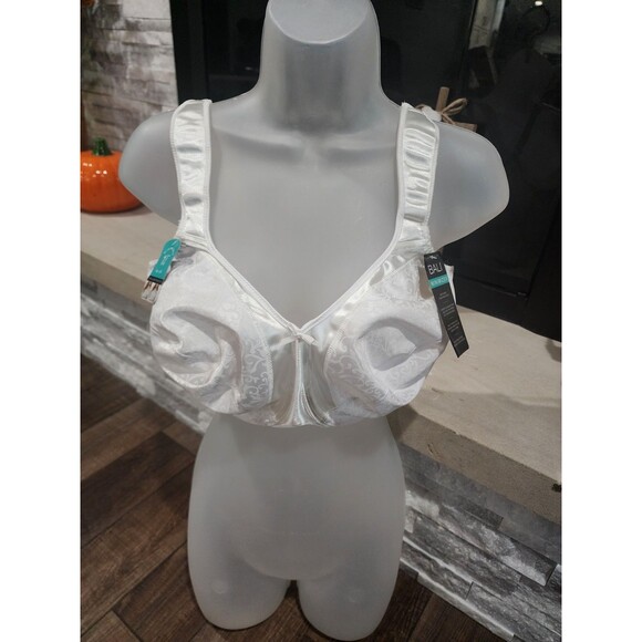 NWT 40DDD Bali Satin Tracings 3562 Minimizer Bra White Underwire Full Coverage - Picture 1 of 10